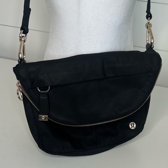 lululemon athletica Handbags - Lululemon Festival Bag Black